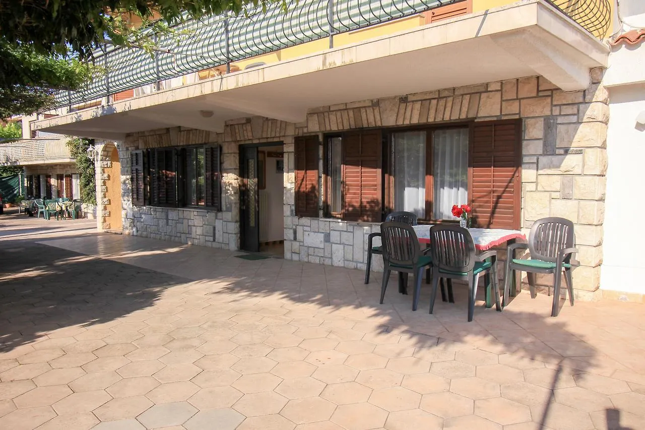 Apartments Flora Pjescana Uvala Croacia